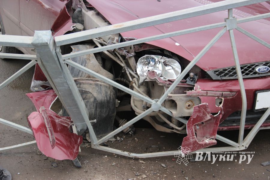 ДТП при въезде на путепровод (ФОТО)