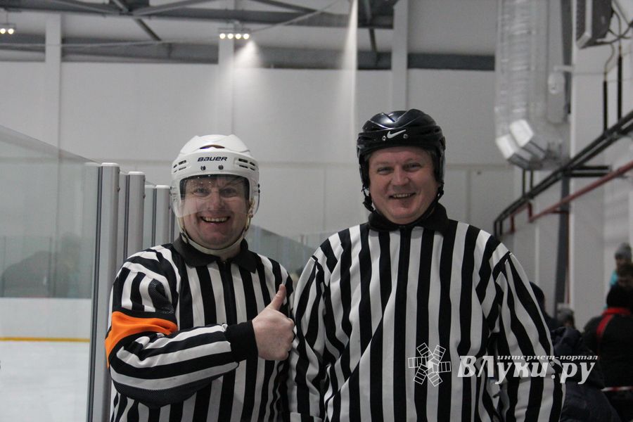 Две великолукские команды хоккеистов одержали победы в домашних матчах (ФОТО)