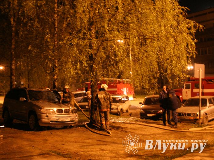 На Дружбе загорелся BMW