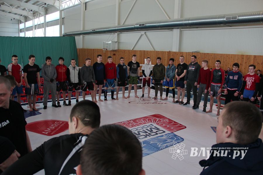 В Великих Луках проходит открытый кубок по смешанному боевому единоборству ММА (ФОТО) (12+)