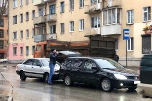 Сразу две аварии затрудняют движение транспорта в Великих Луках (ФОТО)