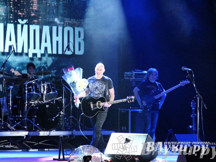В Великих Луках состоялся концерт Дениса Майданова