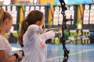 В Великих Луках проходят соревнования по стрельбе из лука (ФОТО)