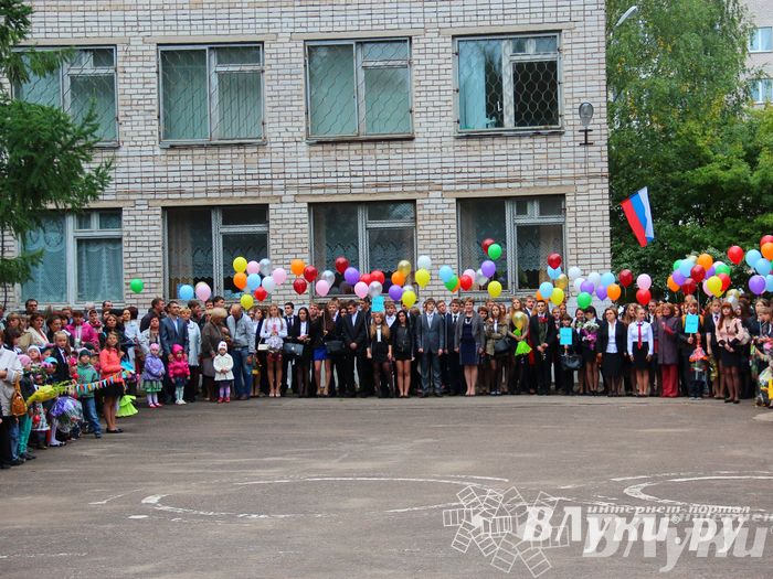 Школы города отметили 1 сентября (фото)