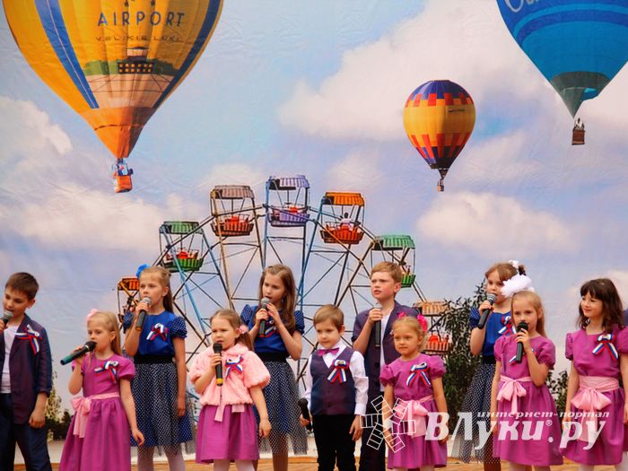 В Великих Луках День России отметили большим концертом (ФОТО)