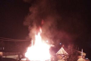 В Великих Луках пожар в жилом секторе (ФОТО)