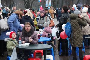 Митинг и праздничные гуляния в Великих Луках (ФОТО)