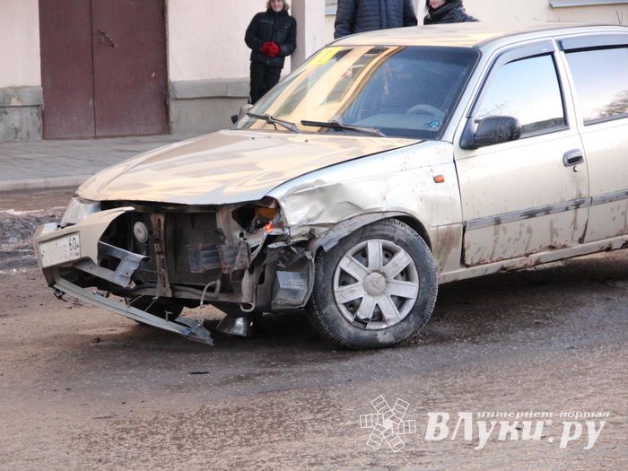 ДТП на Зверева в Великих Луках (ФОТО)