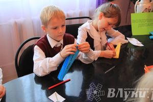 Великолукских лицеистов посвятили в «Маленькие мастера»