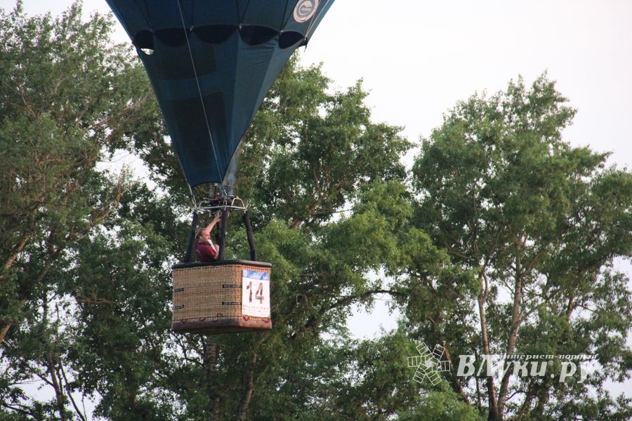 Аэростаты летают над городом (ФОТО)