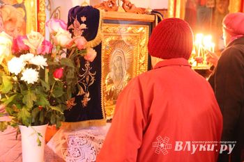 В Великие Луки прибыла чудотворная икона Божией Матери «Умиление» Локотская (фото)