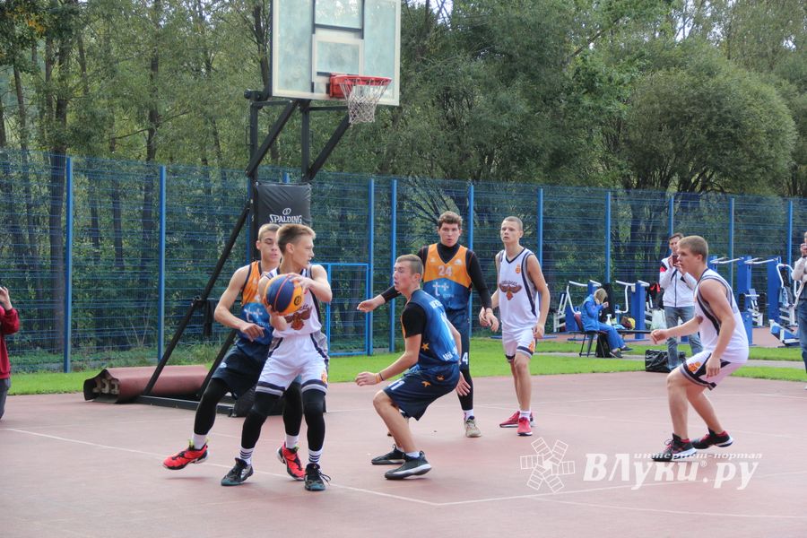 В Великих Луках прошли региональные соревнования «Оранжевый мяч» (ФОТО)