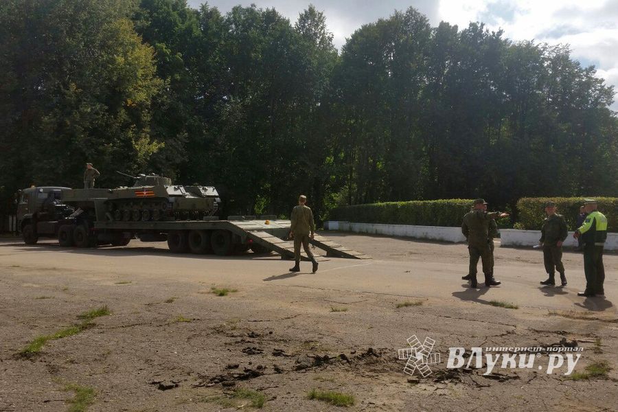 Танк Т-90 в Великих Луках (ФОТО)