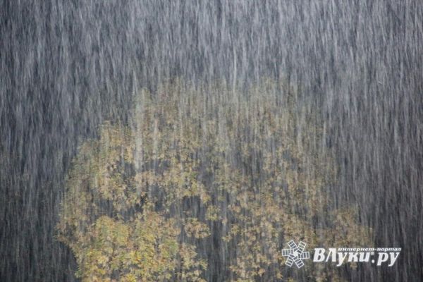 Европейская Россия встречает первый осенний шторм