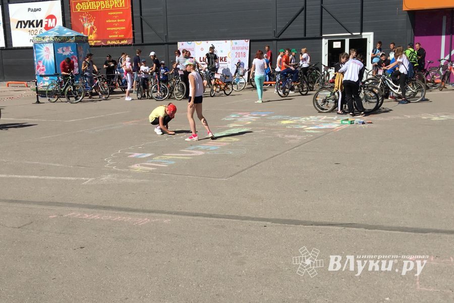 В Великих Луках прошел традиционный велопарад (ФОТО)