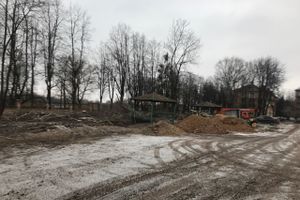 В Великих Луках приводят в порядок территорию Хирургического корпуса больницы (ФОТО)