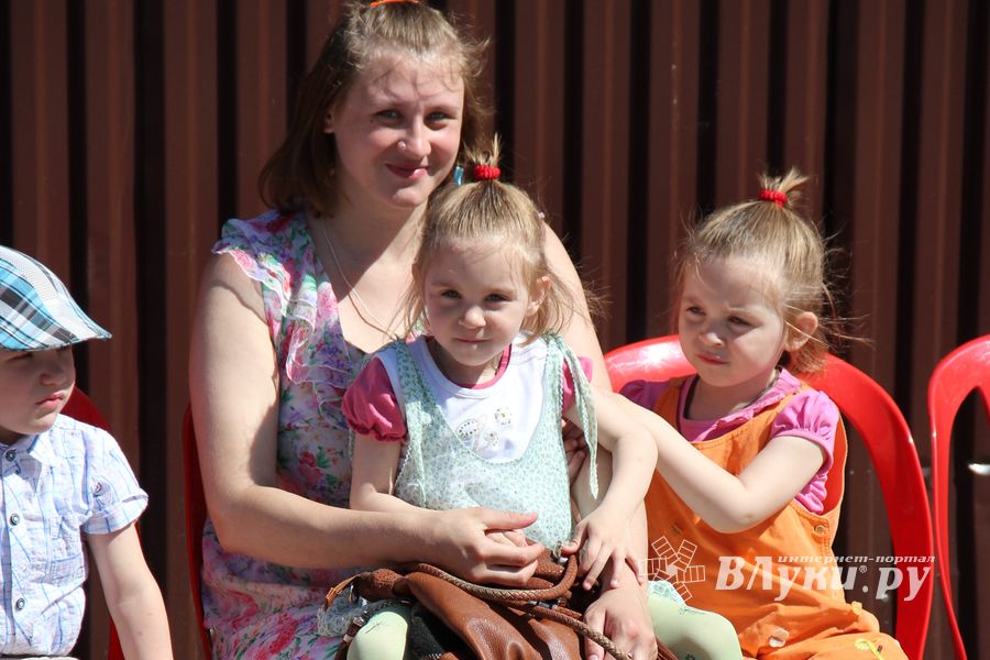 В Великих Луках отмечают День защиты детей 