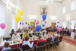 Андрей Турчак поблагодарил приемных родителей за «ежедневное, ежечасное и ежеминутное служение» детям (фото)