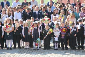 В Великих Луках торжественно встретили День знаний (ФОТО)