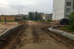 На ул. Гражданской ремонтируют въезд во двор (ФОТО)