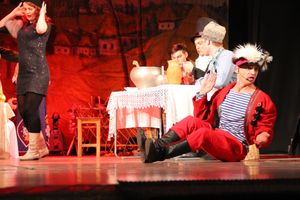 Кони стоят пьяные, хлопцы запряженные — в ГДК Ленина сыграли «Свадьбу в Малиновке» (ФОТО)