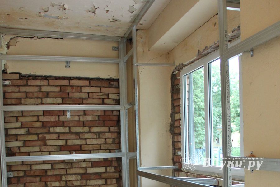 В Великих Луках ремонтируют детскую художественную школу (ФОТО)