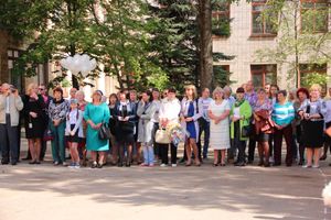 В Великих Луках прозвенели «последние» звонки (ФОТО)