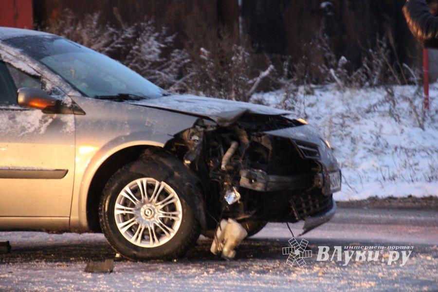 Тройное ДТП в Великих Луках (ФОТО)