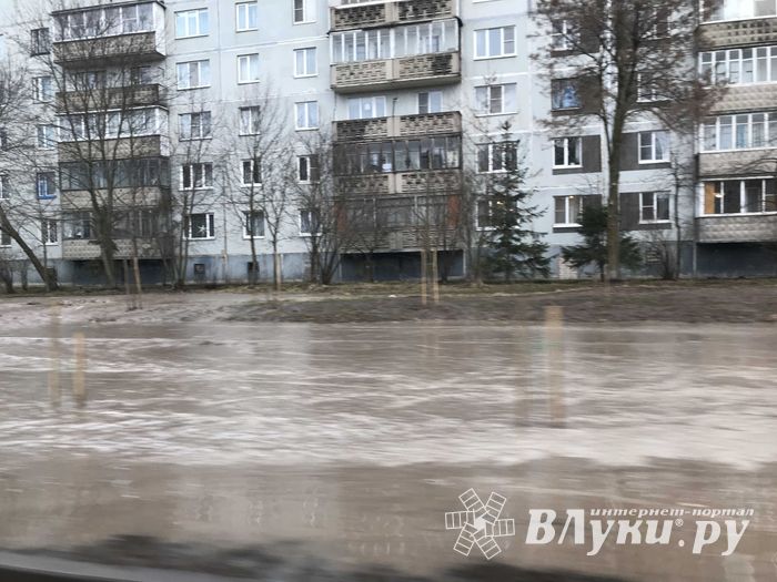 На улице Гражданской прорвало трубу (ФОТО; ВИДЕО)