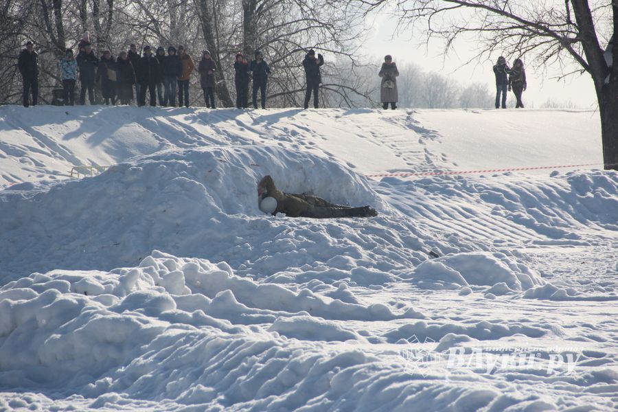 В Великих Луках реконструировали подвиг Александра Матросова (12+)(ФОТО)