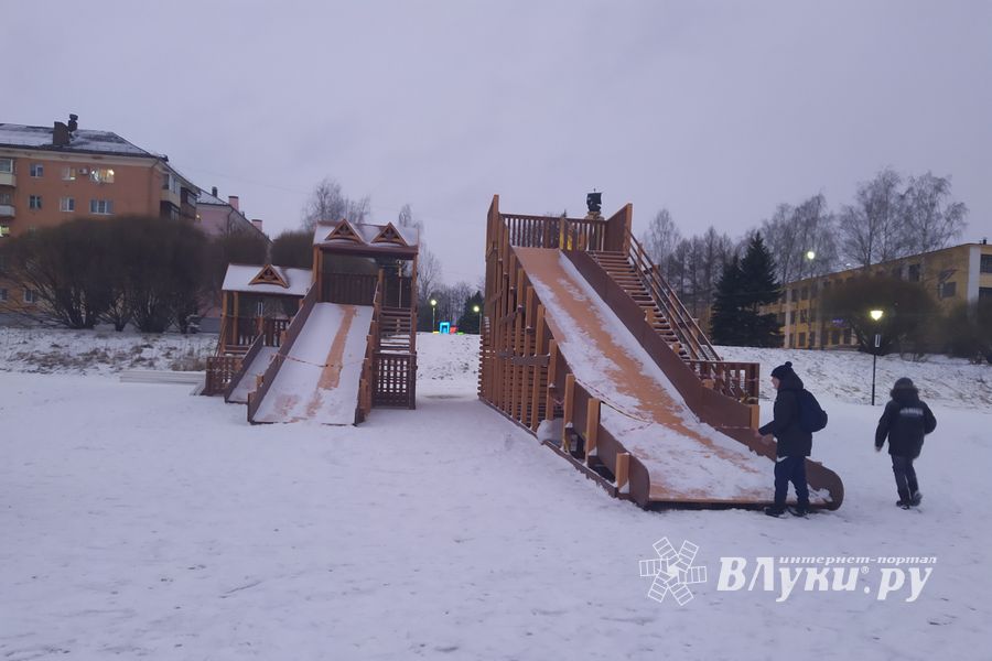 Горки в Луки-парке ждут великолучан и погоды