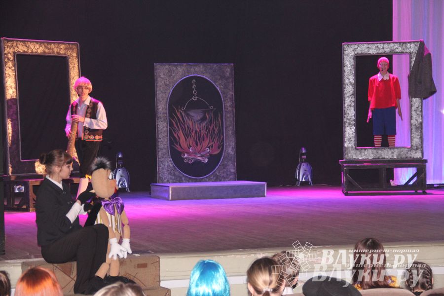 В городском ДК им. Ленина состоялась премьера музыкальной сказки «Буратино»