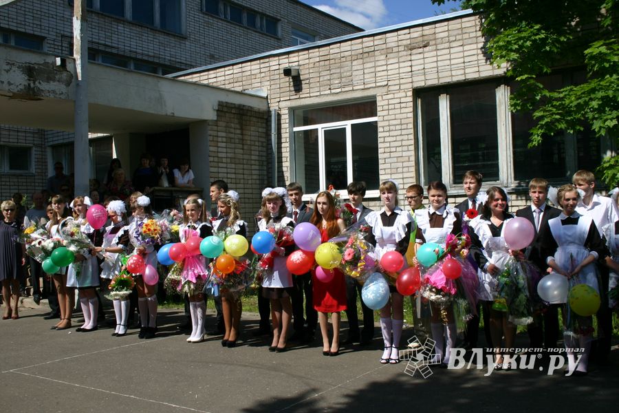 Сегодня в городе проходят последние звонки
