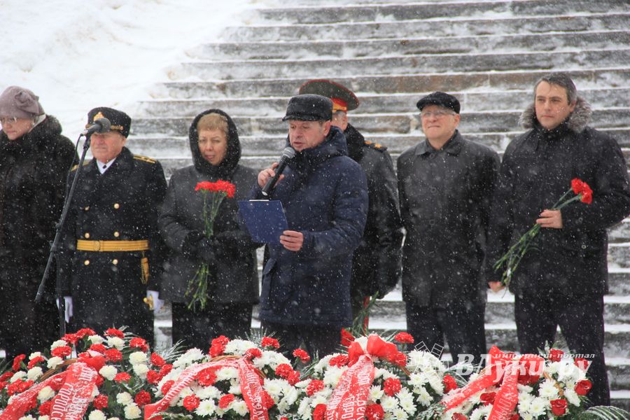 В Аллее Героев в Великих Луках прошёл Торжественный митинг  (ФОТО)