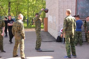 В Великих Луках в 10 лицее «освободили» заложников (ФОТО)