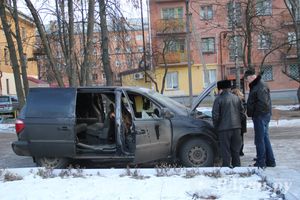 В Великих Луках подожгли автомобиль (фото)