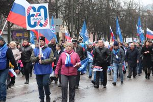 В Великих Луках прошло праздничное шествие (ФОТО)
