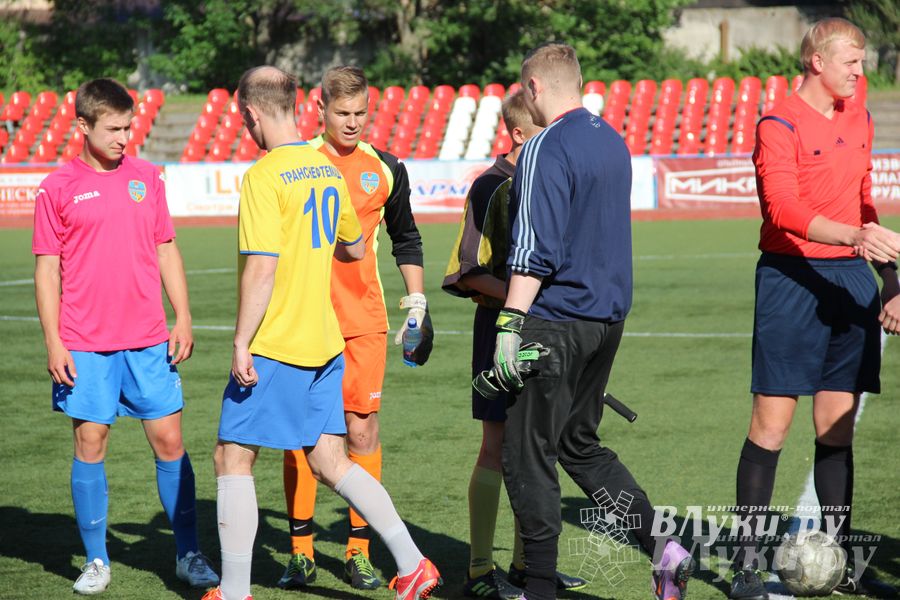 В Великих Луках команда «КПРФ» обыграла команду «Спартака» (фото)