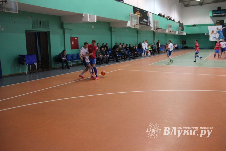 В Великих Луках продолжается Первенство города по мини-футболу (фото)