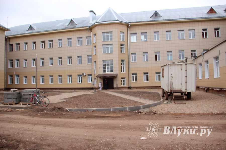 Продолжается благоустройство территории больницы (ФОТО)