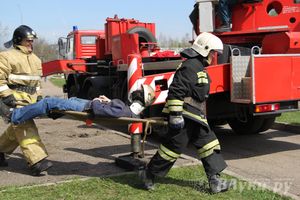 В Великих Луках прошли соревнования пожарных расчетов