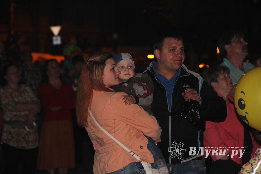 Салют в Великих Луках (ФОТО)