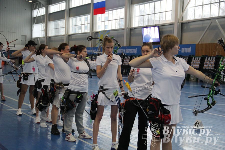 В Великих Луках стартовали всероссийские соревнования лучников (фото)