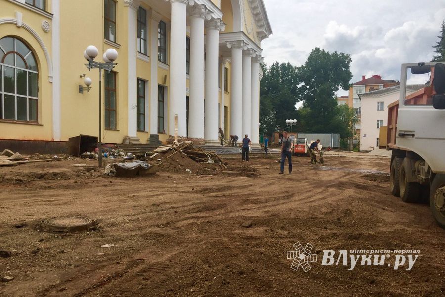 Начались работы по благоустройству территории вокруг Драмтеатра (ФОТО)