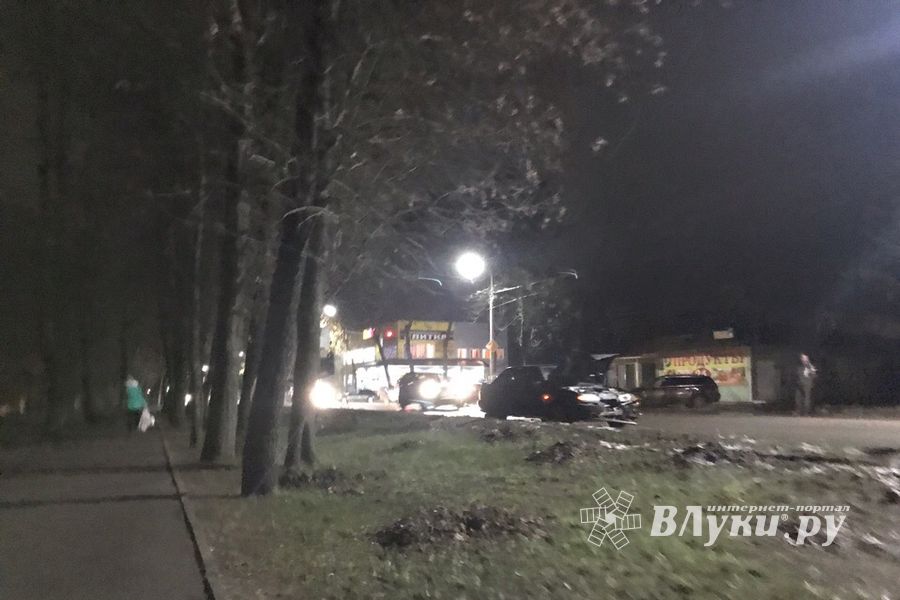 Фотофакт: ДТП в Великих Луках