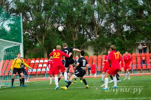 Матчи по футболу в рамках Первенства России проходят в Великих Луках (фото)