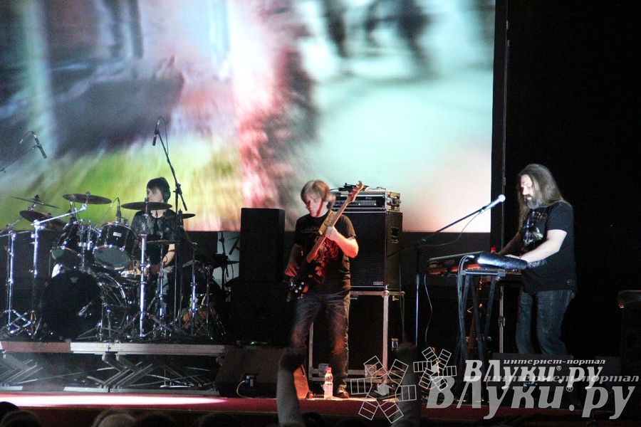 В Великих Луках состоялся концерт Дениса Майданова