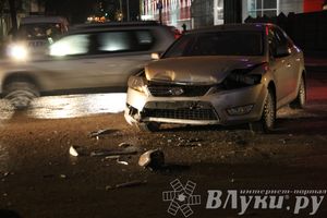 Утреннее ДТП на перекрестке пр-т Октябрьский — ул Л.Толстого (ФОТО)