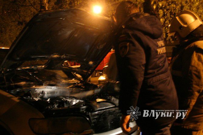 На Дружбе загорелся BMW