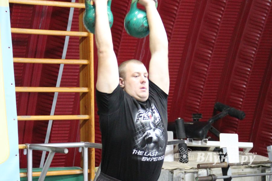 В Великих Луках прошла спартакиада по гиревому спорту среди предприятий и организаций города (фото)